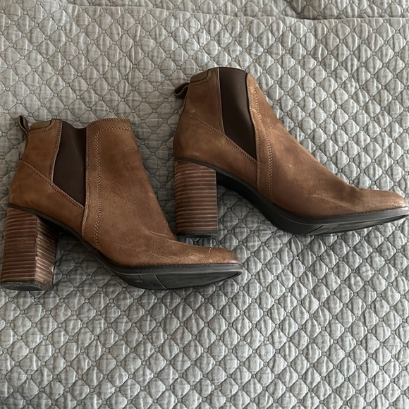 Franco Sarto Odette distressed leather boots slip on booties Sz 10 - Picture 3 of 9